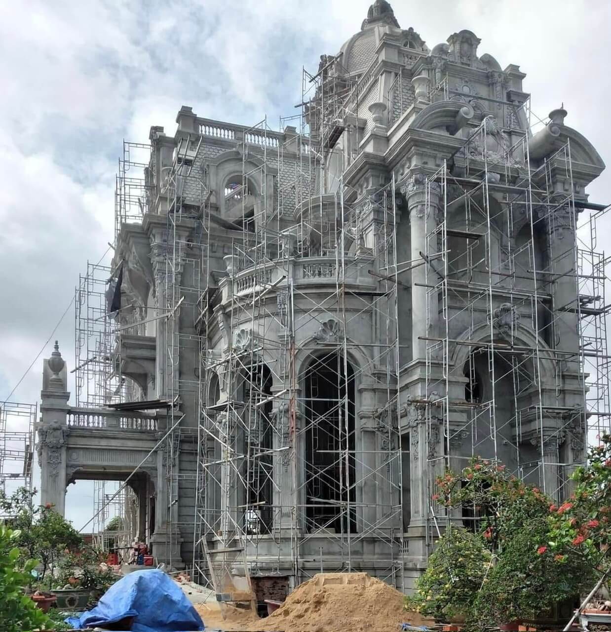 Mẫu nhà mặt tiền tân cổ điển 5