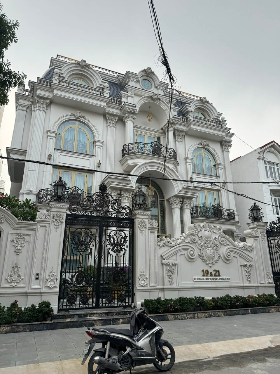 Mặt tiền nhà tân cổ điển đẹp 2