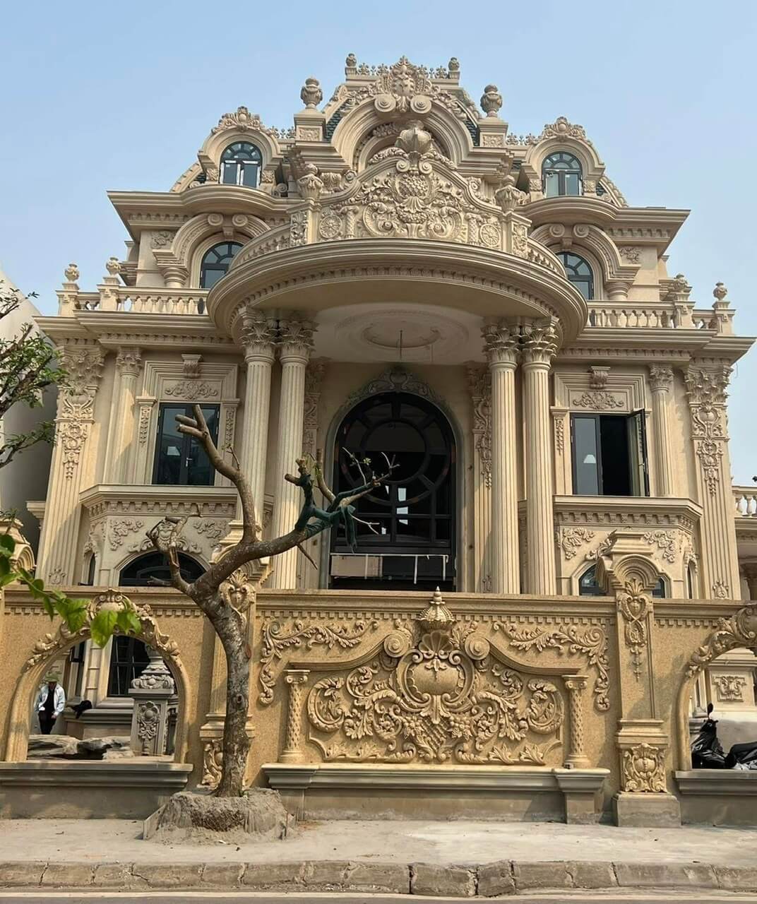 Phù điêu mặt tiền đơn giản