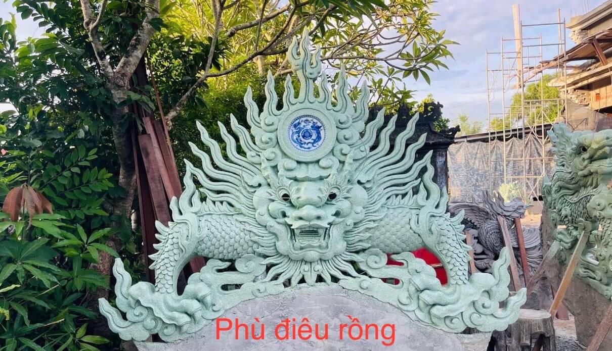 Rồng trên nóc nhà thờ 2