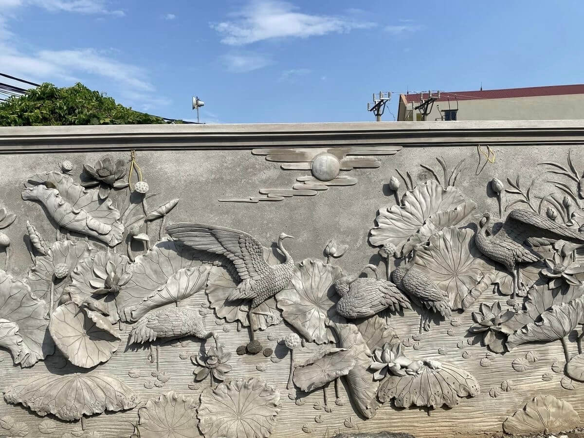 Thi công tranh sen hạc xi măng 4