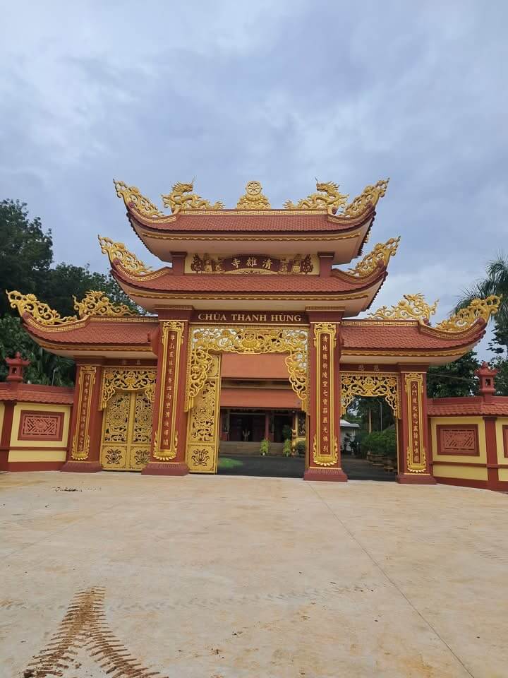 Thợ đắp phù điêu chuyên nghiệp