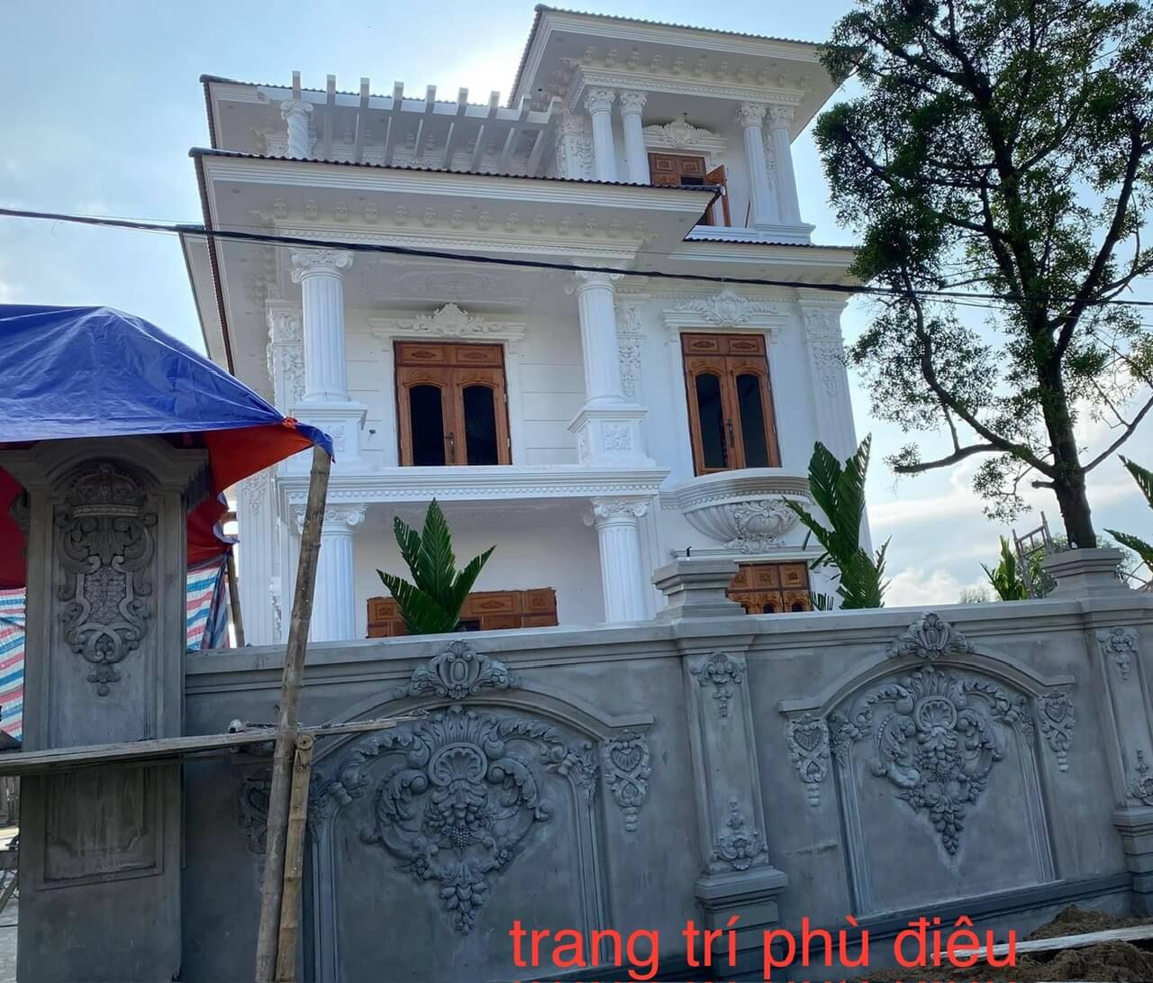 phù điêu mặt tiền nhà mái thái