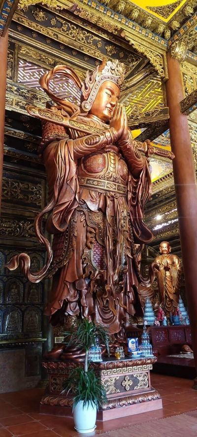 Đắp tượng hộ ph&aacute;p- chất liệu xi măng